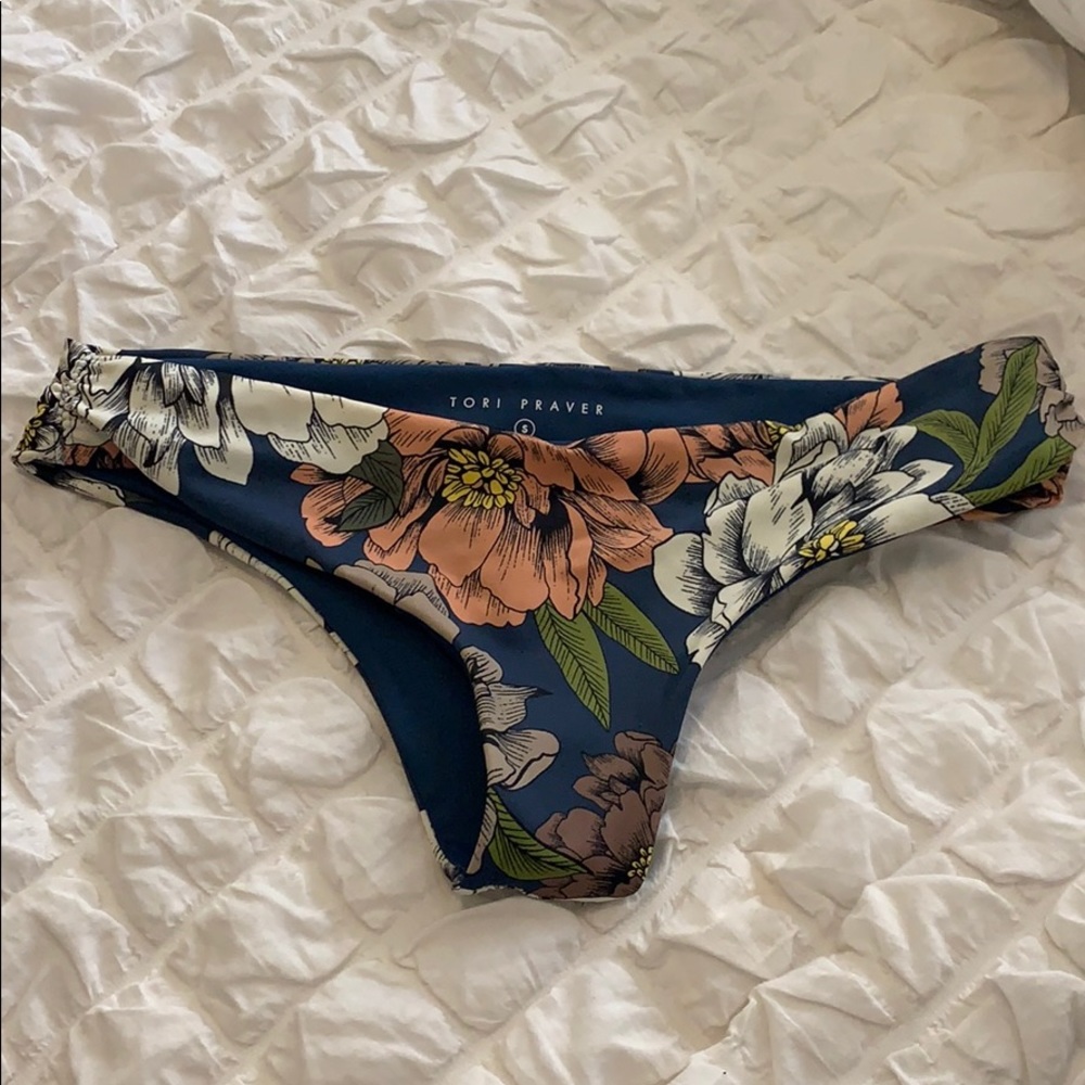 Tori Praver Bottoms size small
